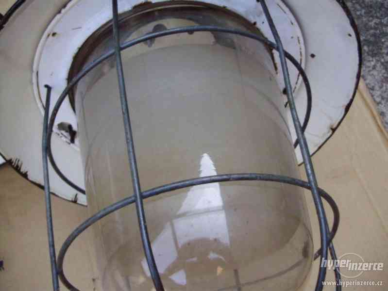 Stylové lampy z vojenských objektů - foto 3