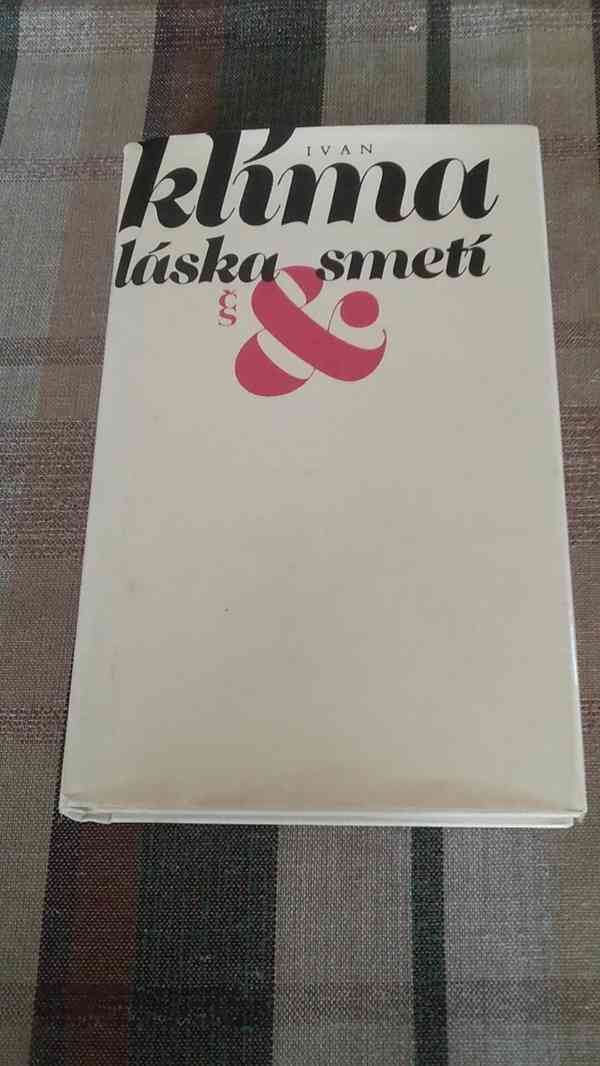 Láska a smetí - foto 1