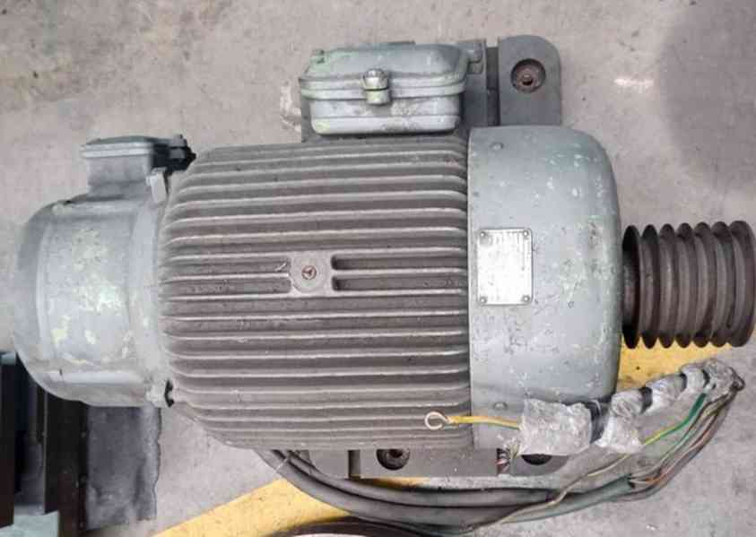 Lícní soustruh DP 1250 (15857.) - foto 9