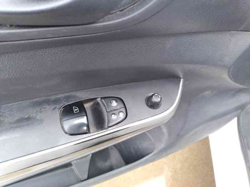 NISSAN NAVARA NP300 2.3 dCi MANUÁL 120kW - foto 22