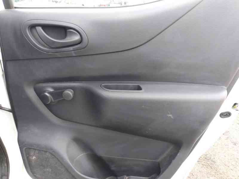 NISSAN NAVARA NP300 2.3 dCi MANUÁL 120kW - foto 30