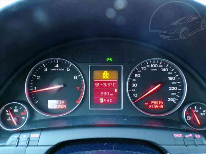 Audi A4 2,0 i AUTOMAT,TAŽNÉ ZAŘ. - foto 6