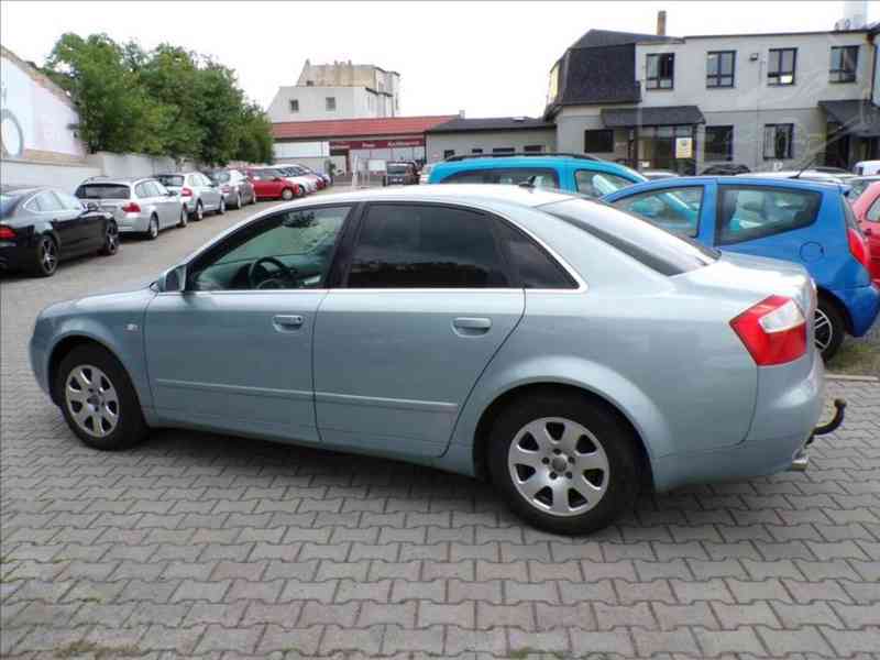 Audi A4 2,0 i AUTOMAT,TAŽNÉ ZAŘ. - foto 17