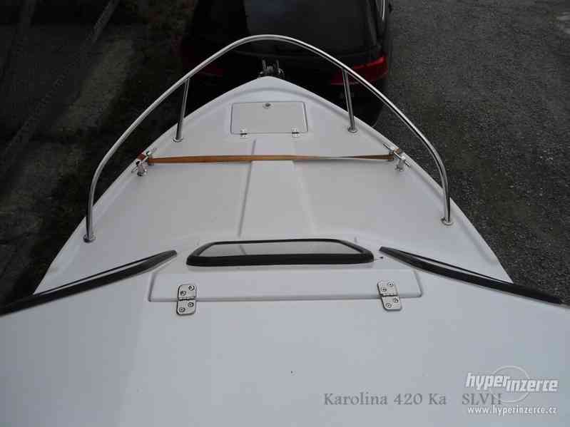 Motorový kajutový člun Karolina 430 SLVH - foto 5
