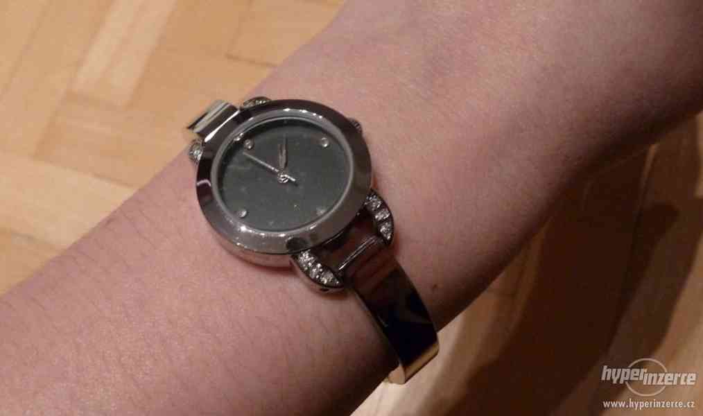 Jednoduché, elegantní stříbrné hodinky Bijoux Brigitte - foto 2