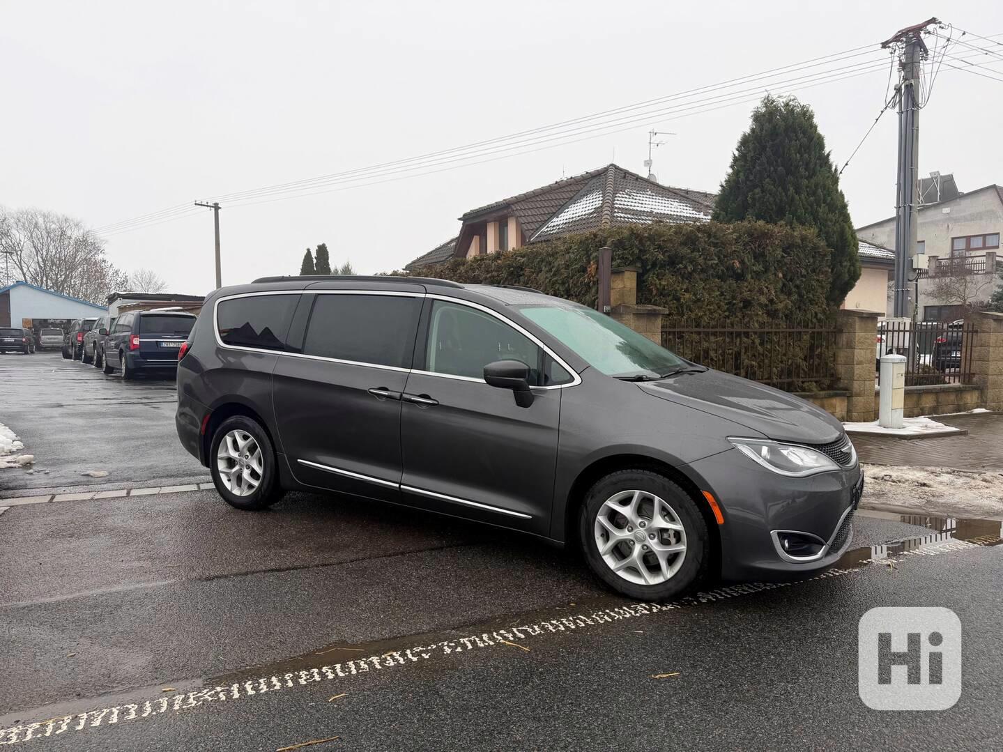 Chrysler Pacifica 3,6 Pentastar Kůže 8 míst 2017 - foto 1