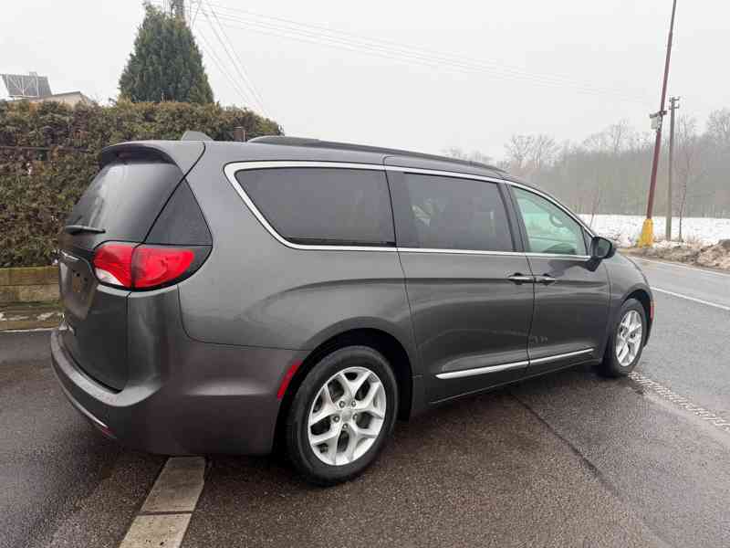 Chrysler Pacifica 3,6 Pentastar Kůže 8 míst 2017 - foto 4