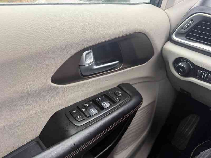 Chrysler Pacifica 3,6 Pentastar Kůže 8 míst 2017 - foto 19