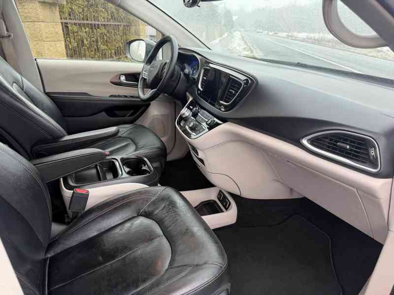 Chrysler Pacifica 3,6 Pentastar Kůže 8 míst 2017 - foto 10