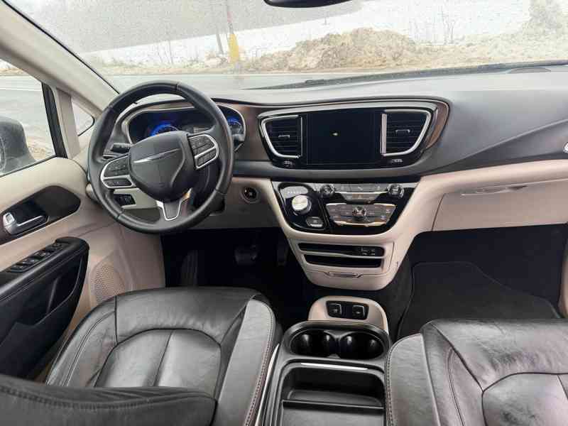 Chrysler Pacifica 3,6 Pentastar Kůže 8 míst 2017 - foto 12