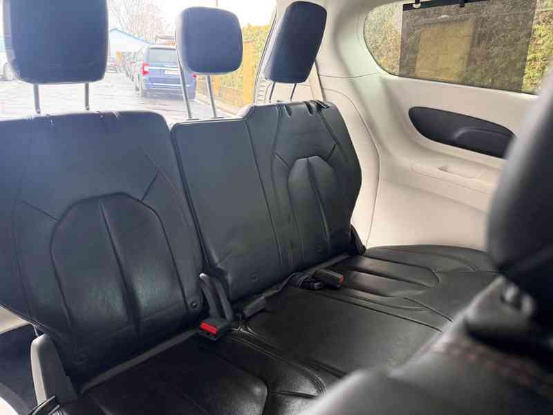 Chrysler Pacifica 3,6 Pentastar Kůže 8 míst 2017 - foto 9