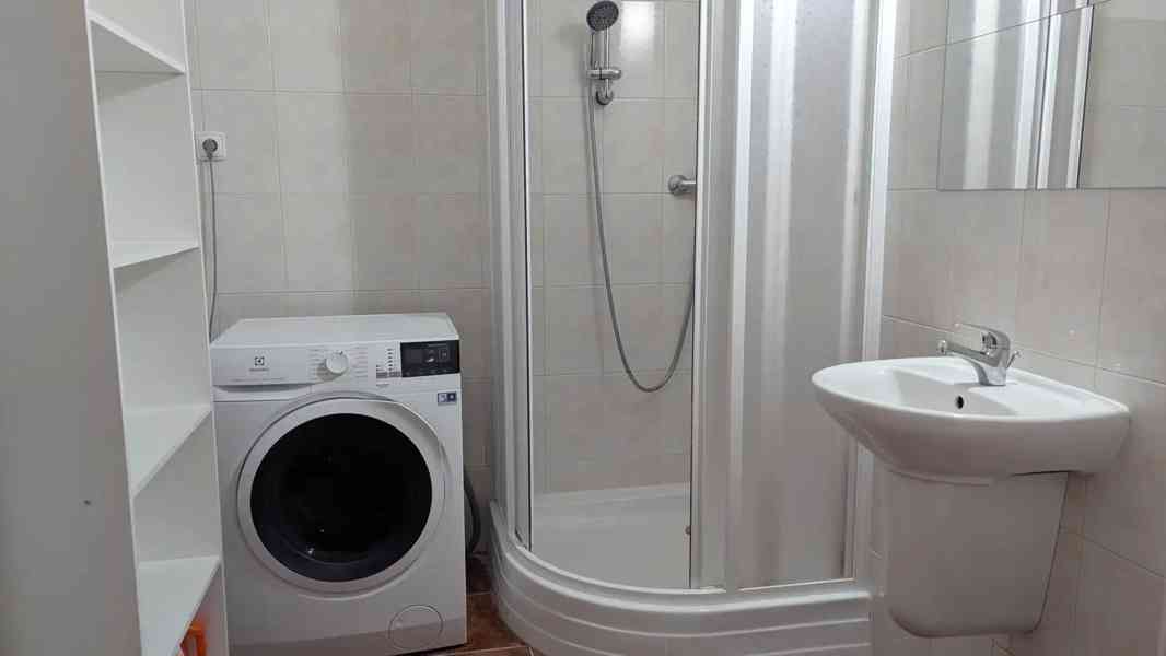 Pronájem bytu 2+kk 62 m² - foto 5