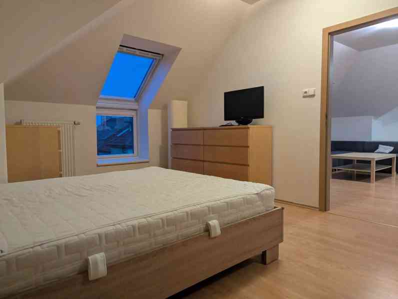 Pronájem bytu 2+kk 62 m² - foto 4