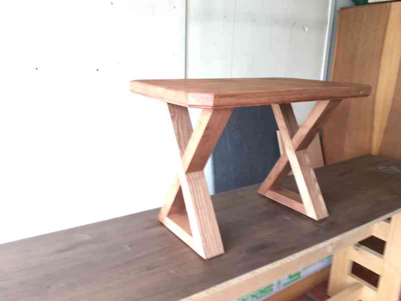 Konferenční stolek z masivu - foto 2