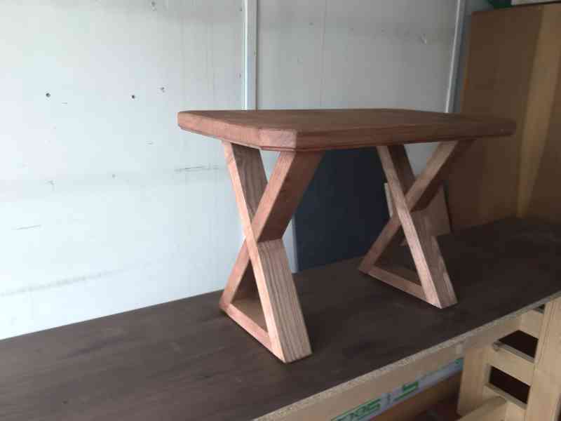 Konferenční stolek z masivu - foto 4