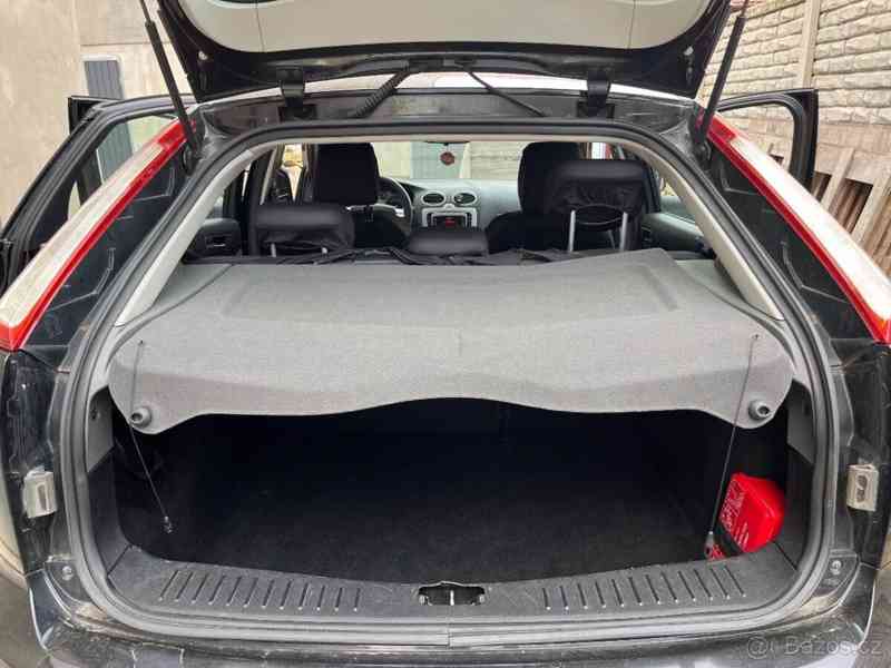 Ford Focus 1,6 2008 - foto 39