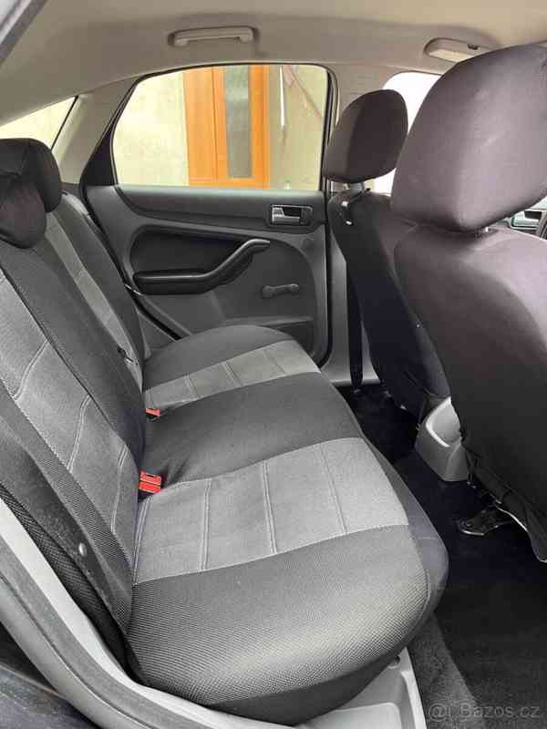 Ford Focus 1,6 2008 - foto 38