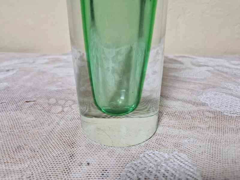 Zajímavá zelená Autorská Váza ve tvaru válce - foto 7