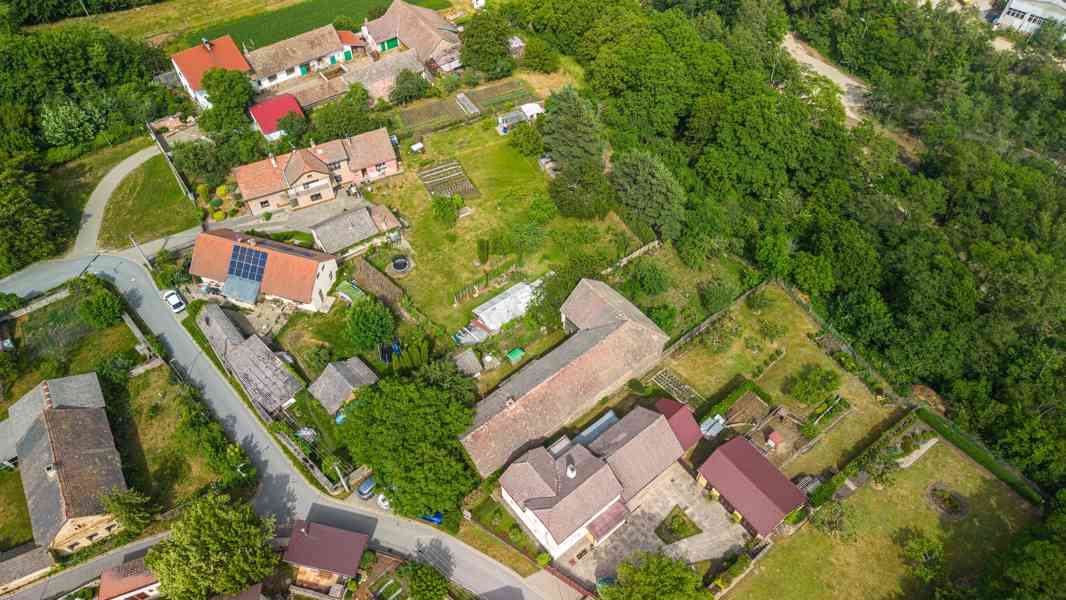 Prodej domu/chalupy 2+1 s hospodářskými budovami, Chvaletice - foto 2