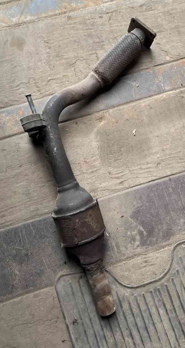 FELICIA 1.9D katalyzátor - 1.díl výfuku - foto 2