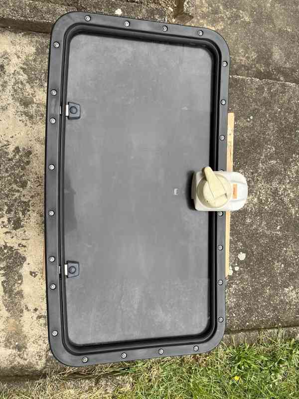 Výklopné střešní okno BRITAX - foto 3