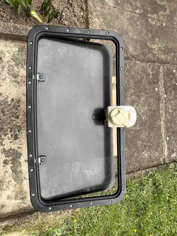 Výklopné střešní okno BRITAX - foto 4