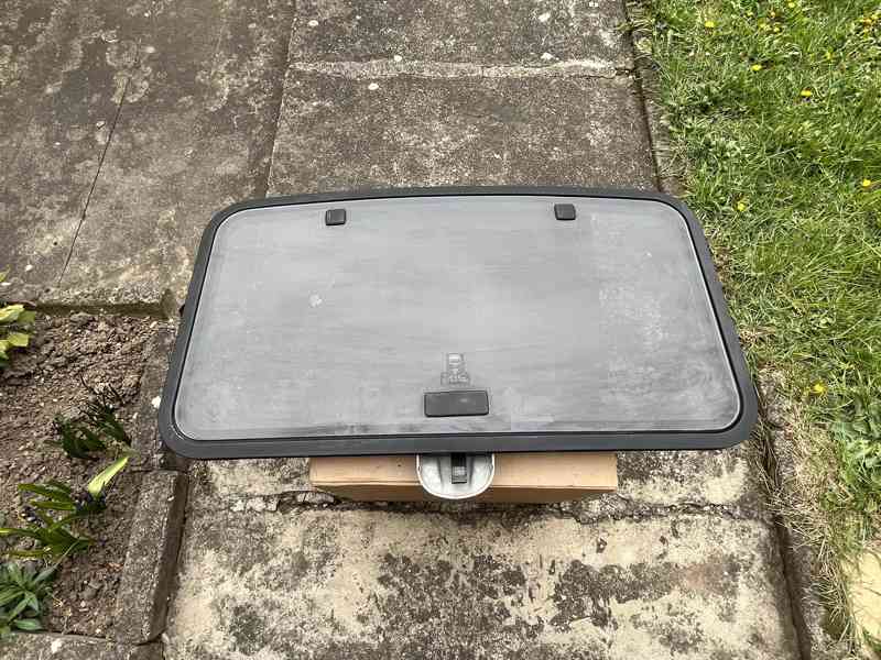 Výklopné střešní okno BRITAX - foto 1