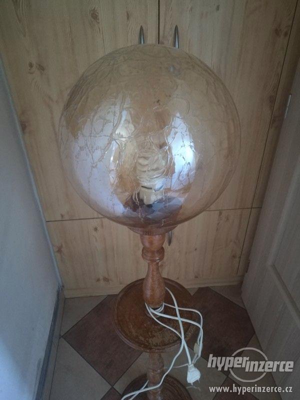 Stojací dřevěná lampa - foto 2