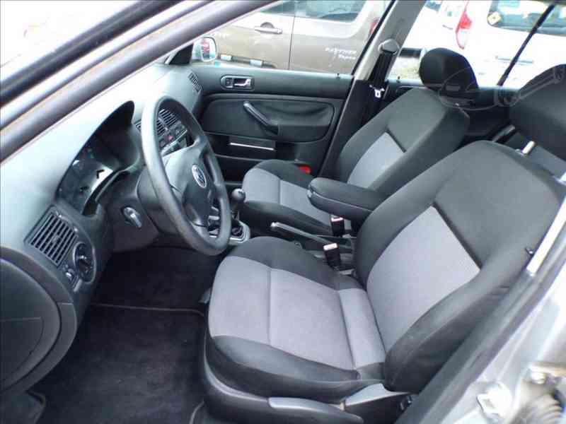 Volkswagen Golf 1,4 16V KLIMATIZACE - foto 7