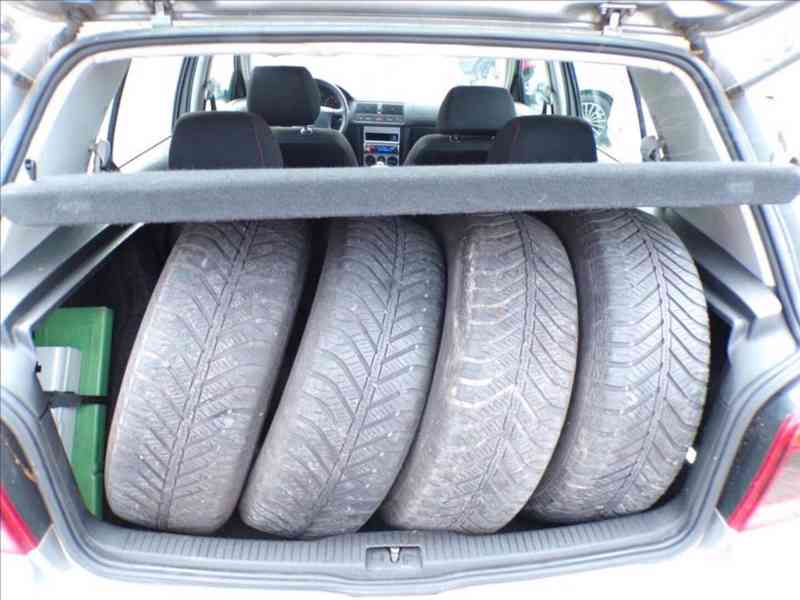 Volkswagen Golf 1,4 16V KLIMATIZACE - foto 9