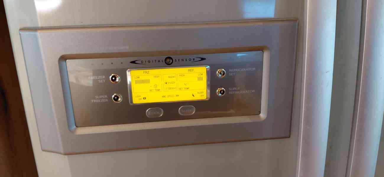 Americká lednice s mrazákem Daewoo. - foto 3