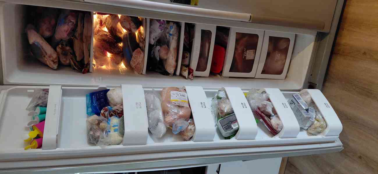 Americká lednice s mrazákem Daewoo. - foto 6