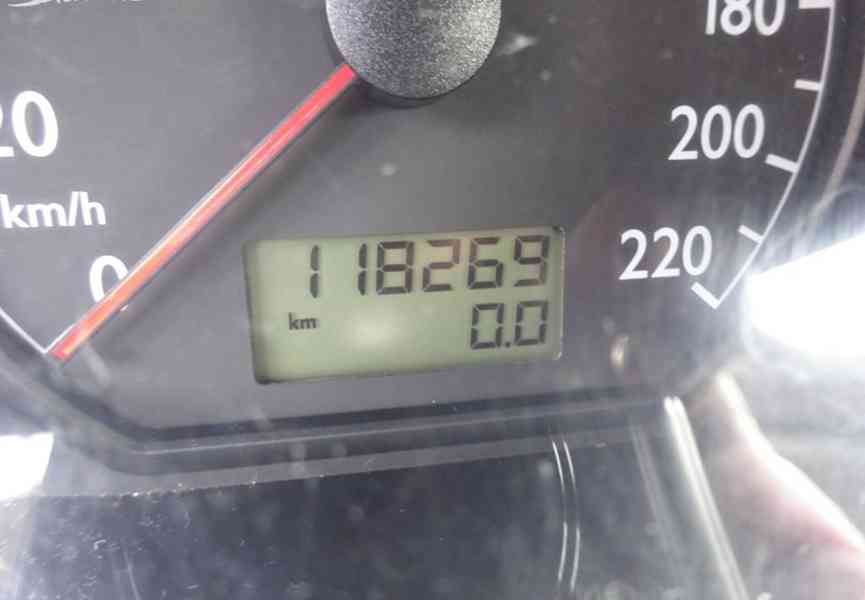 Volkswagen Polo, 1.2i r.v.2002(47 kw) KOUPENO V ČR - foto 7