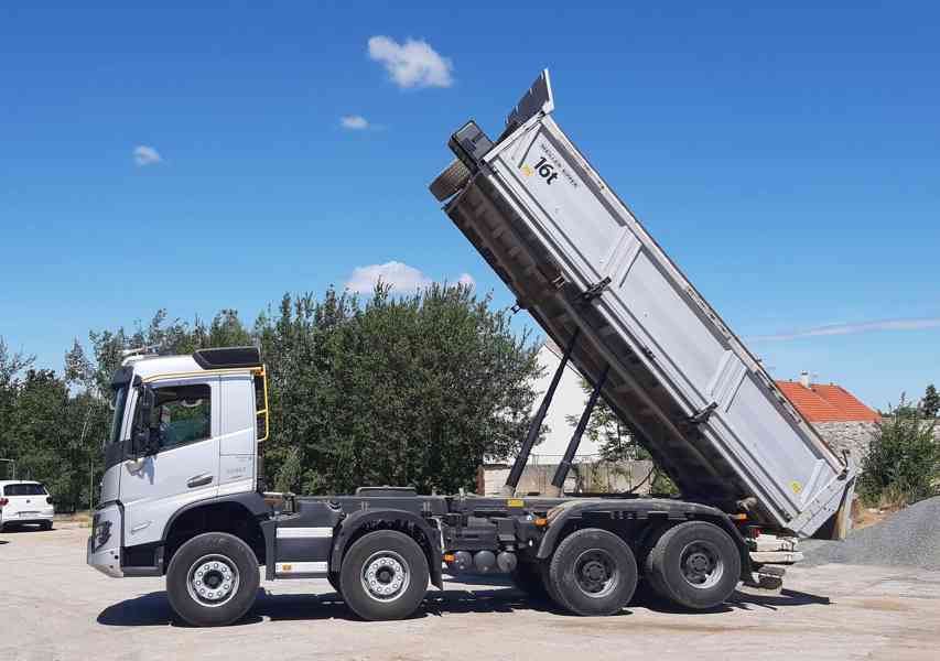 Sklápěč VOLVO FMX 540 8x4 BORDMATIC / TAŽNÉ / 4. ZVEDAČKA - foto 2