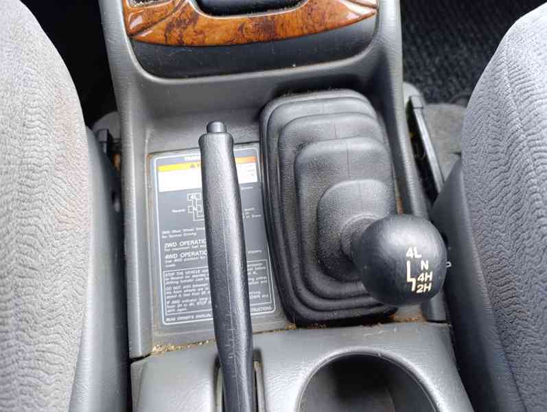 Suzuki Grand Vitara 2.7 V6 Club 4x4 AUT. benzín 135kw - foto 16