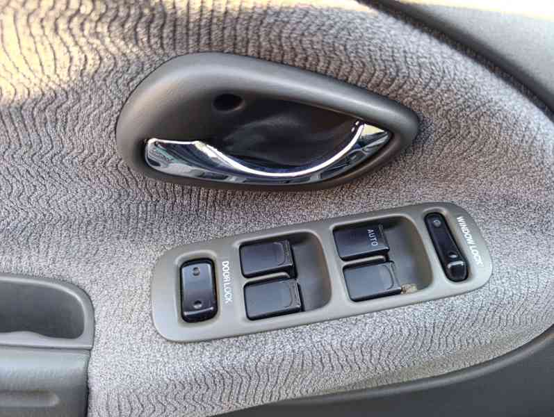 Suzuki Grand Vitara 2.7 V6 Club 4x4 AUT. benzín 135kw - foto 5