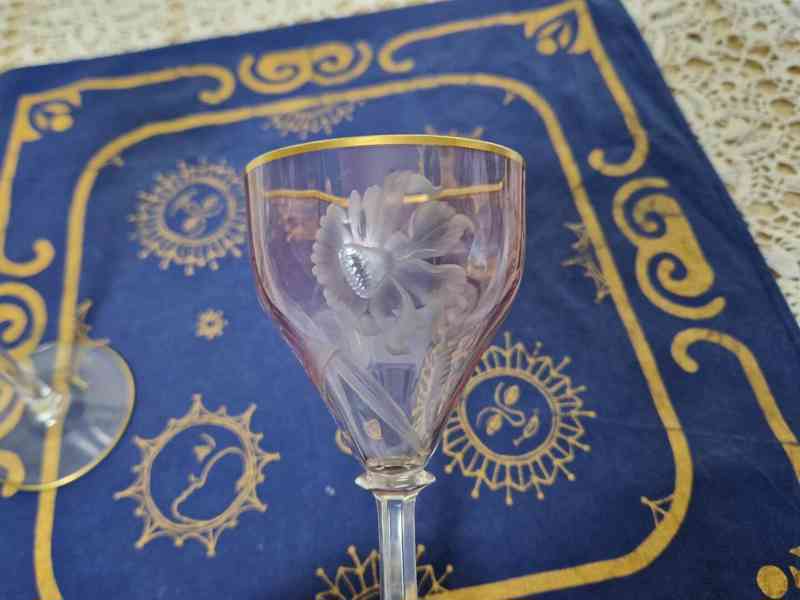 Krásné barevné secesní sklenice na nožce Moser Karlsbad - foto 8