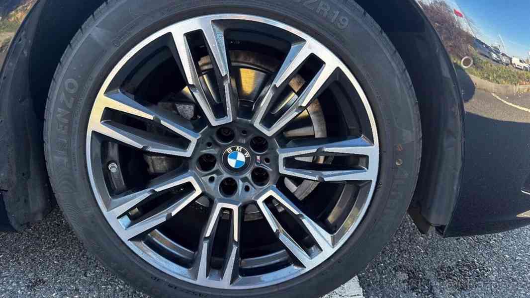 BMW Řada 5 2,0 - foto 12