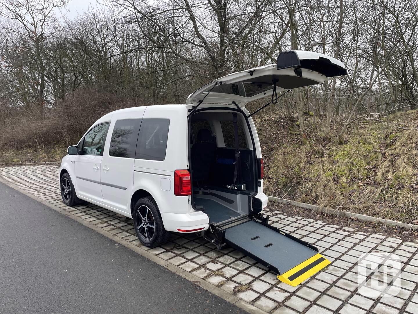 VW Caddy: rampa pro převoz vozíčkáře  - foto 1