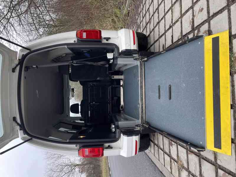 VW Caddy: rampa pro převoz vozíčkáře  - foto 5