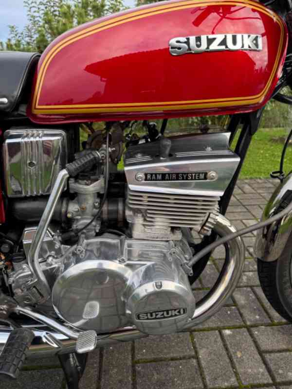 Suzuki GT 550 - foto 6