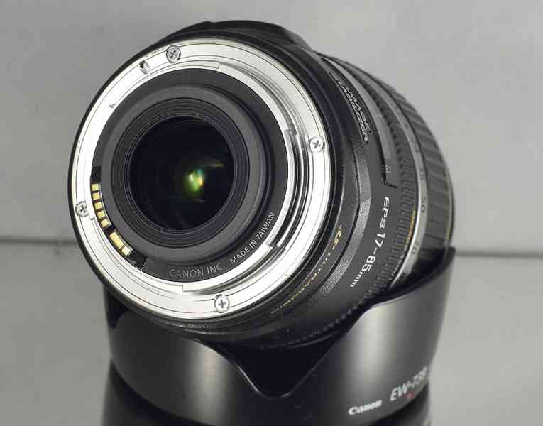Canon EF-S 17-85mm f/4-5.6 USM IS - foto 3