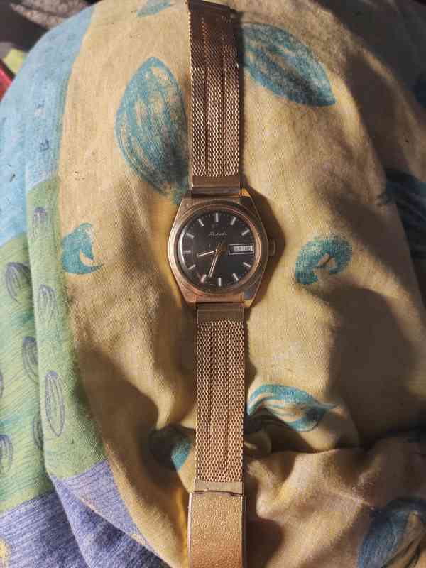 Přepachove sovětské zlacené hodinky RAKETA - foto 2