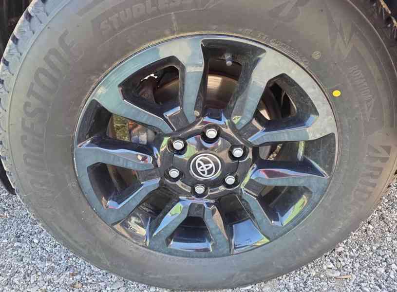 Toyota Hilux 2.8 D-4D Double Cab Invincible 150kw - foto 5