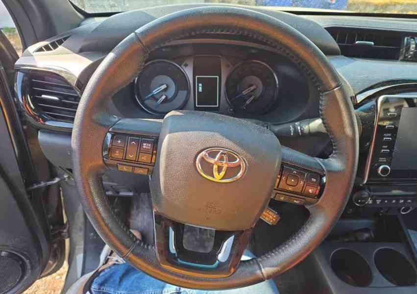 Toyota Hilux 2.8 D-4D Double Cab Invincible 150kw - foto 6