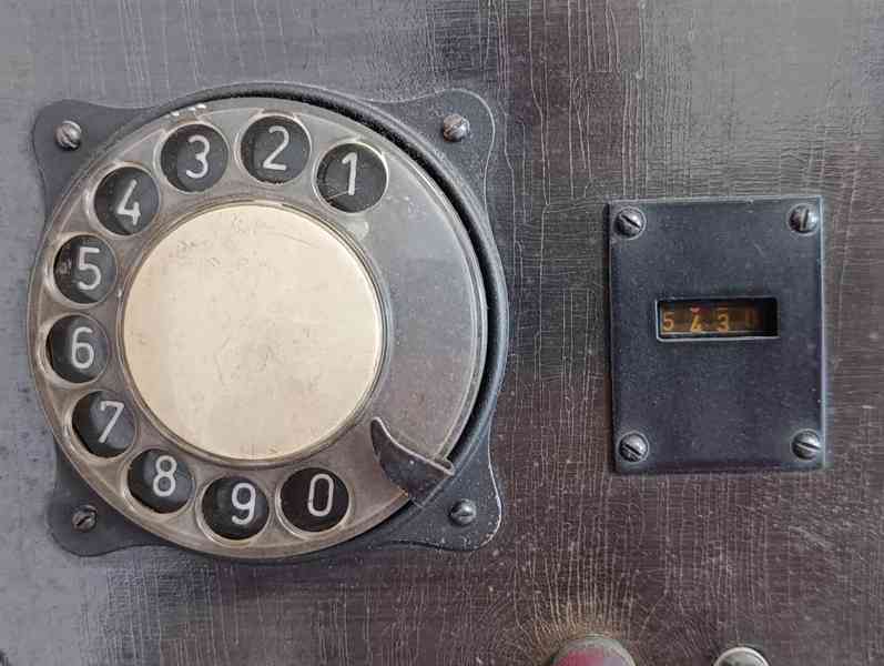 Stará telefonní ústředna Tesla - foto 5