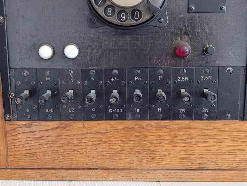 Stará telefonní ústředna Tesla - foto 4