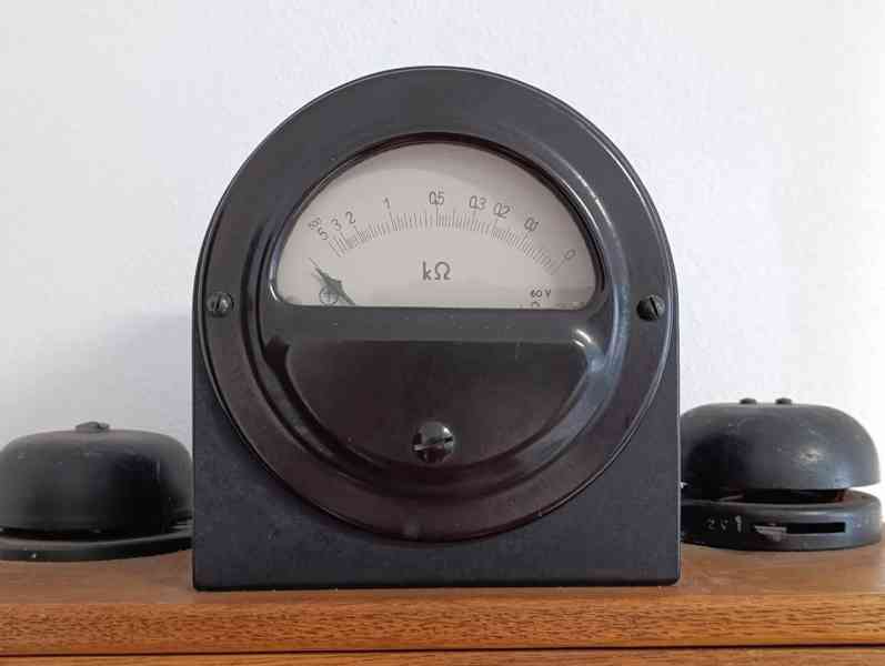 Stará telefonní ústředna Tesla - foto 3