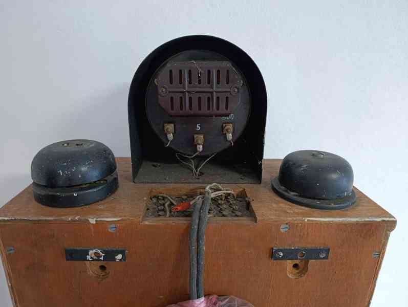 Stará telefonní ústředna Tesla - foto 11