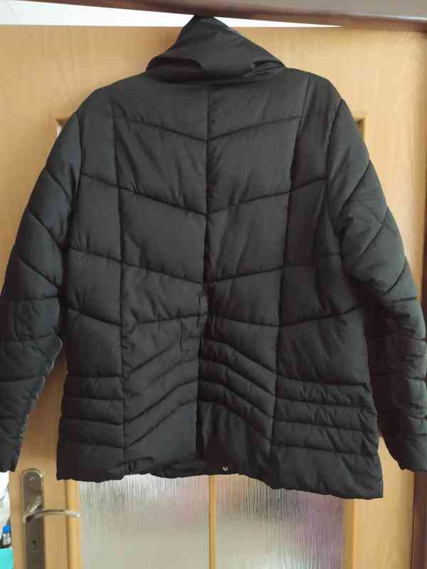 Dámská zimní černá teplá bunda s kapsami vel.46 - foto 2